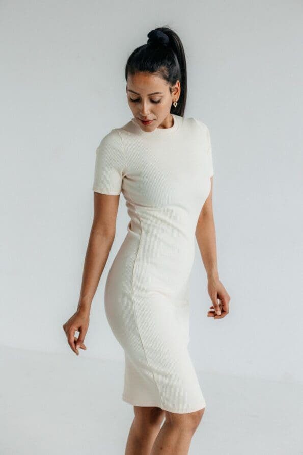 Sukienka shortsleeve z wysokim dekoltem | ROSA