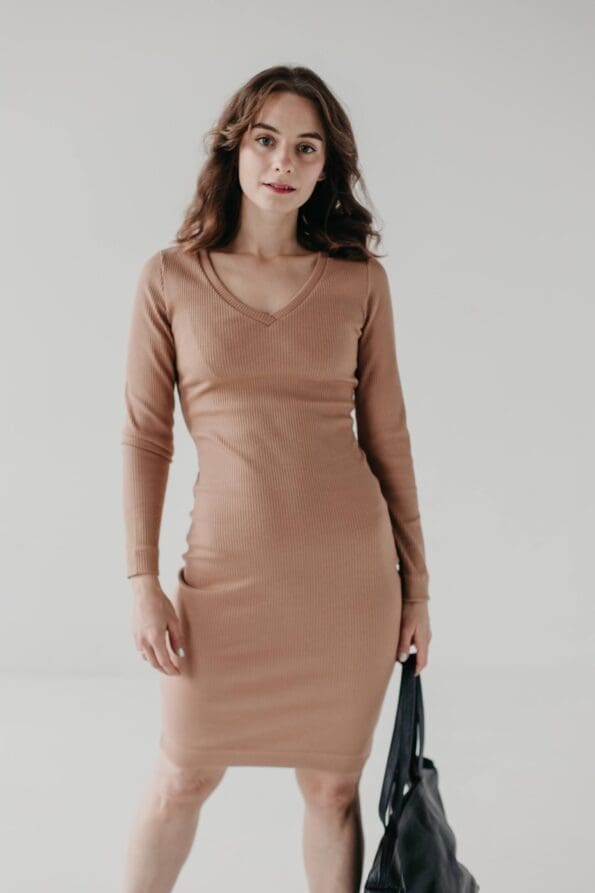 Sukienka longsleeve z dekoltem V | EVELINE