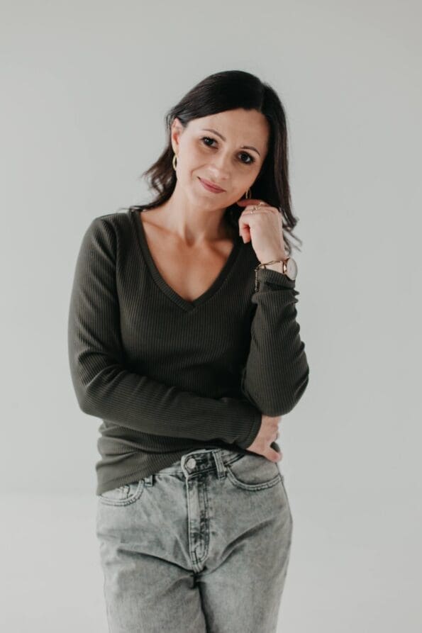 Bluzka longsleeve z dekoltem V | ELINE