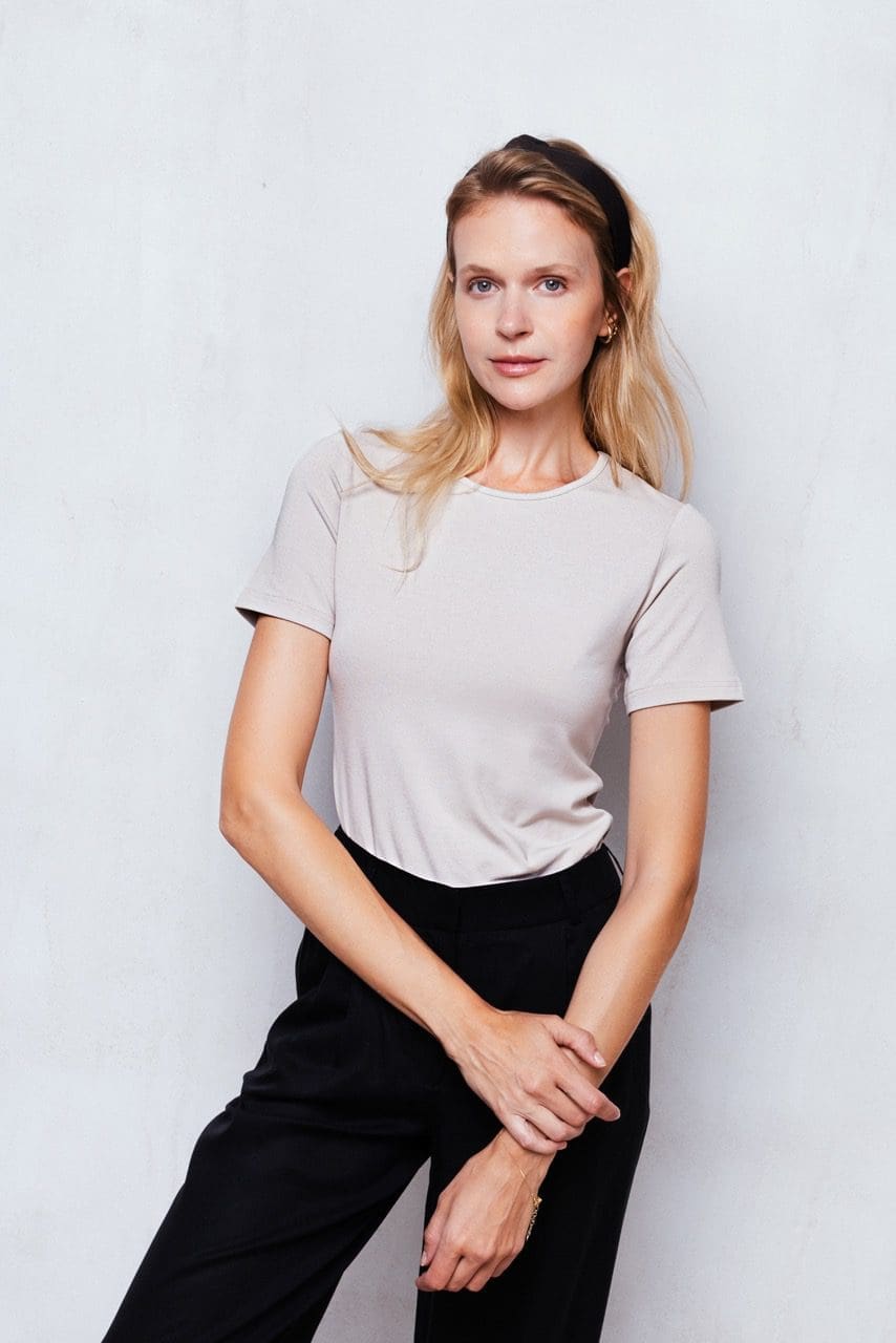 T-shirt z wysokim dekoltem z wiskozy | RENEE