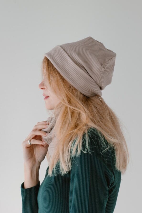 Czapka z dzianiny prążkowanej o szerszym splocie | HALLA