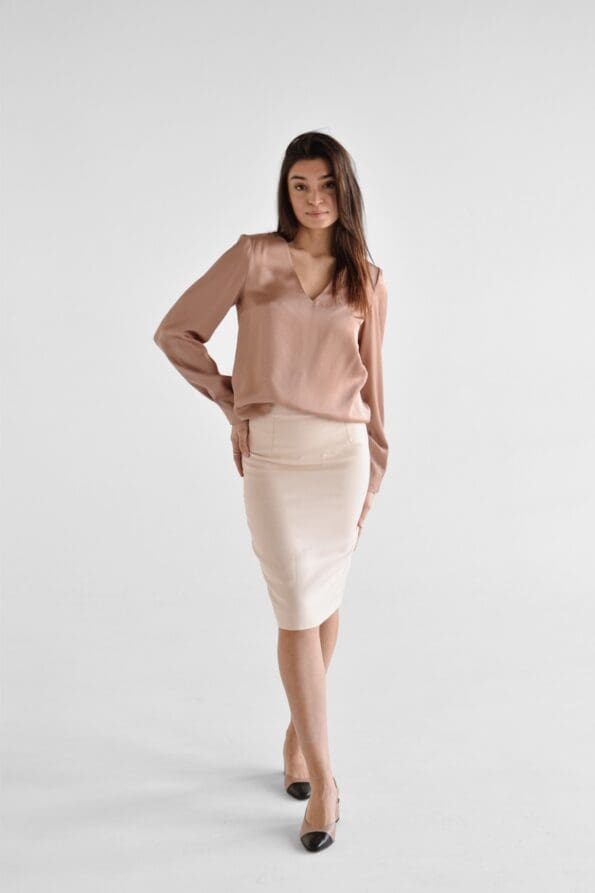 Bluzka v-neck z ozdobnymi rękawami | SELENE