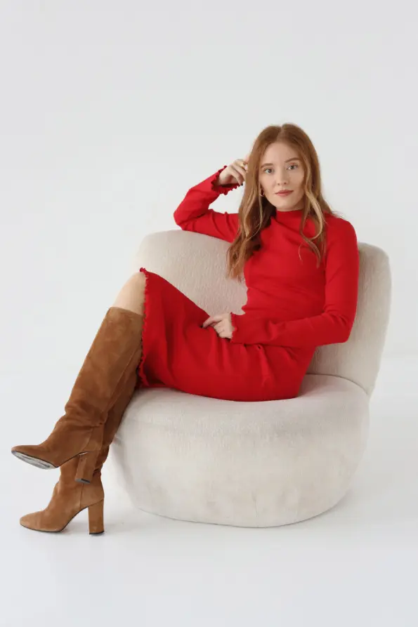 Sukienka ze stójką i rozkloszowanymi rękawami | HAILEY